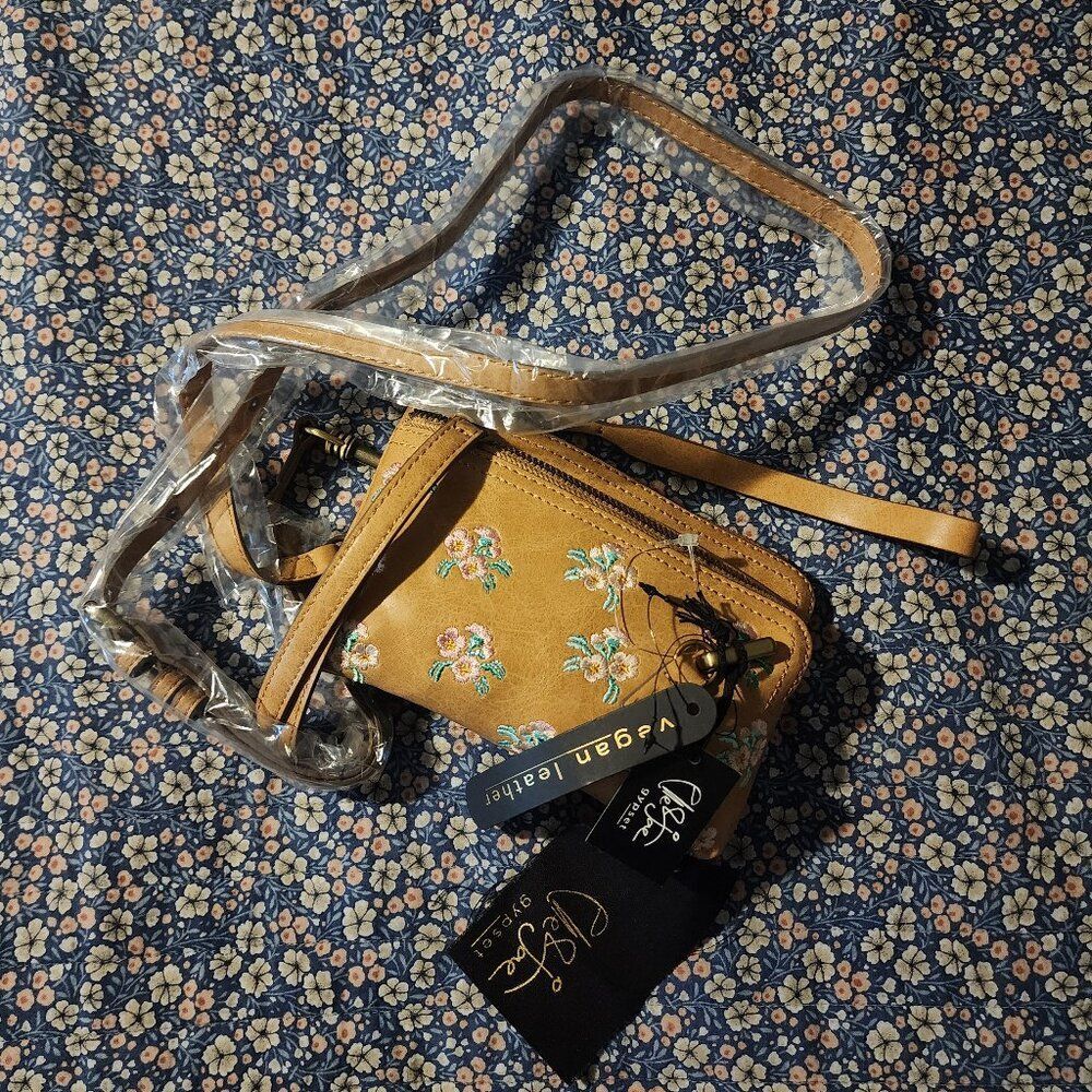 NWT Ella Jae Gypset Scattered Blooms Wristlet Slate Beige